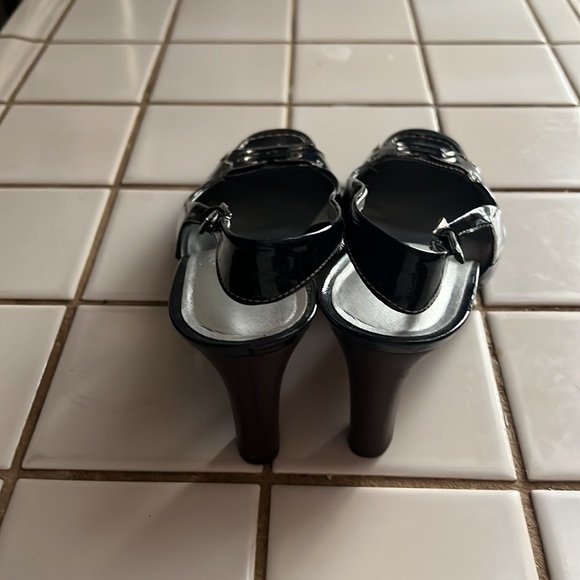 Talbot Navy Blue Heels - Picture 4 of 4